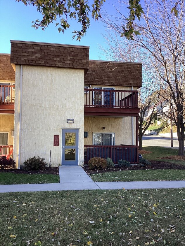 Primary Photo - Two Bedroom 2nd floor condo in Waynesboro