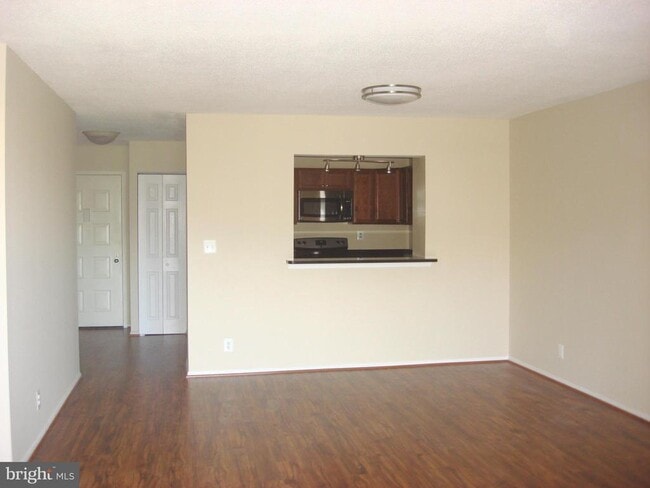 Foto del edificio - 8340 Greensboro Dr