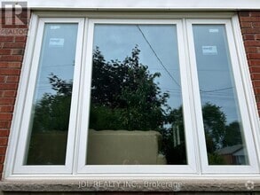 Building Photo - 8 Highwood Ave