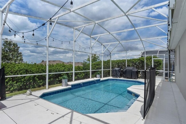 Foto del edificio - 447 Higher Combe Dr