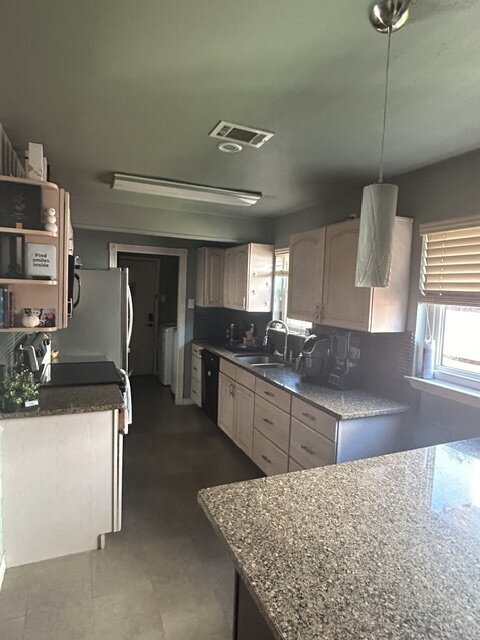 Foto del edificio - Walk to Campus from This Spacious 3BR/2BA Home (Shared Housing)