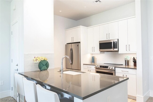 Building Photo - 101 8th St S