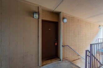 Building Photo - 1810 E Blacklidge Dr