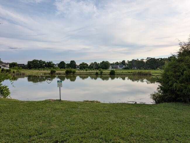 Foto del edificio - 8483 Bright Water Dr