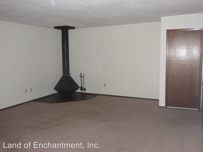Building Photo - 8333 Comanche Rd NE