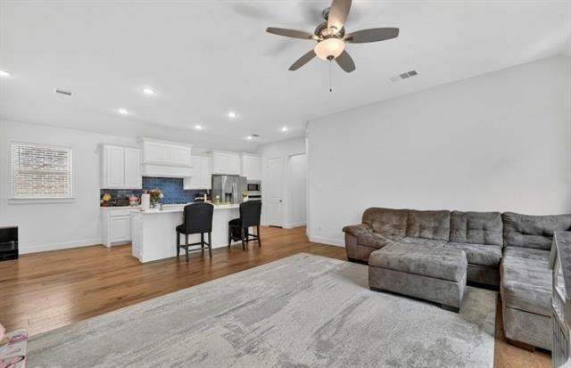 Foto del edificio - 4876 Connor Pl