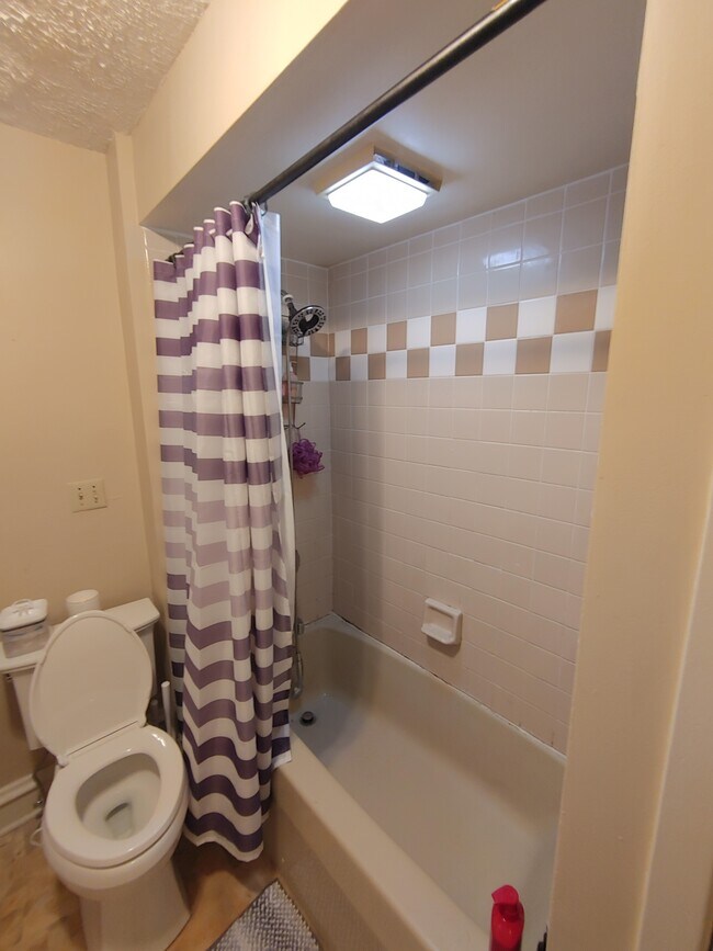 Bath - 909 S 16th St