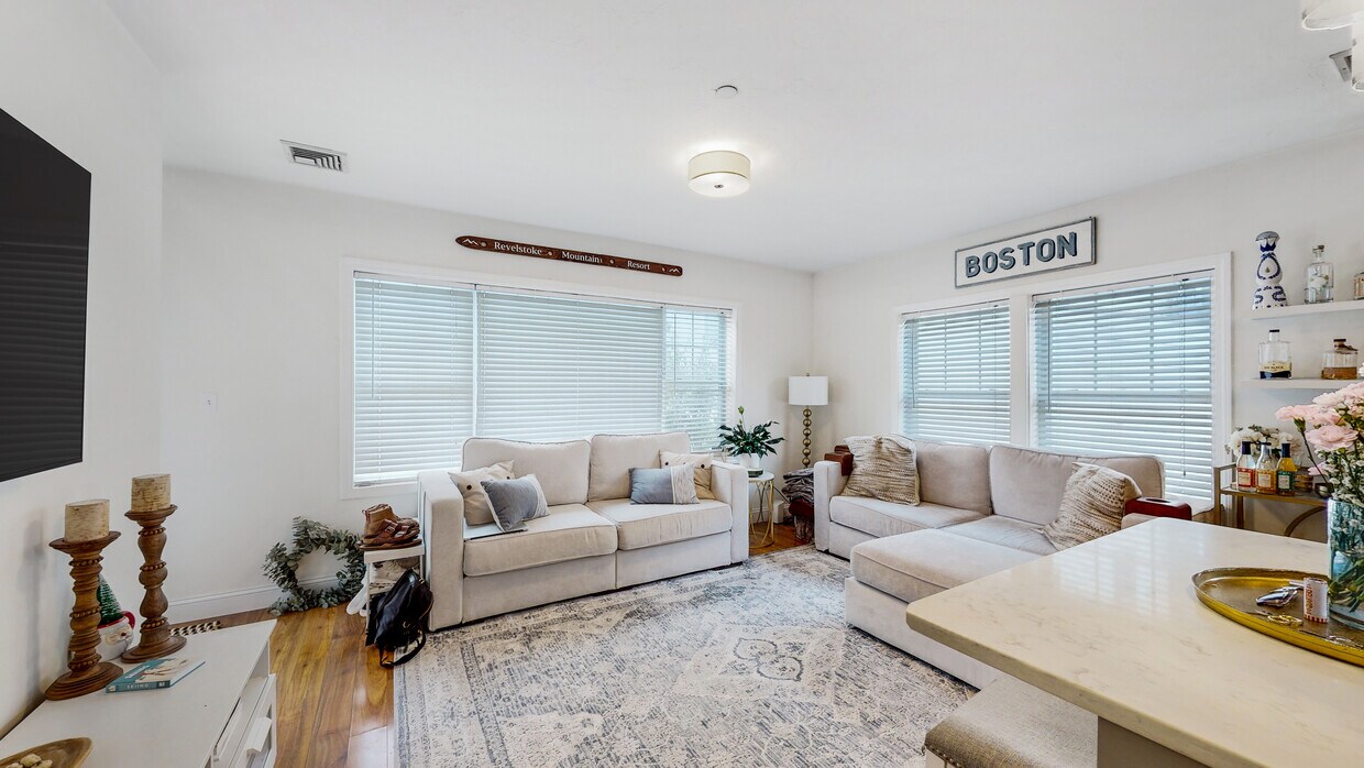 Foto principal - 111 W 8th St