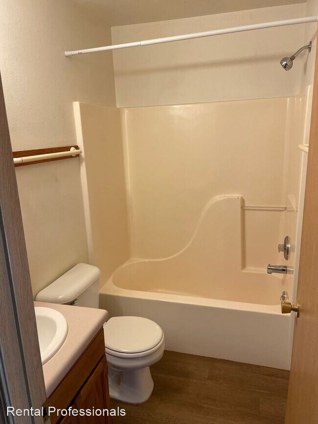 Foto del edificio - 2 br, 1 bath House - 221 Spooner Road Unit C