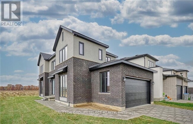 Building Photo - 19 Alexander Cir