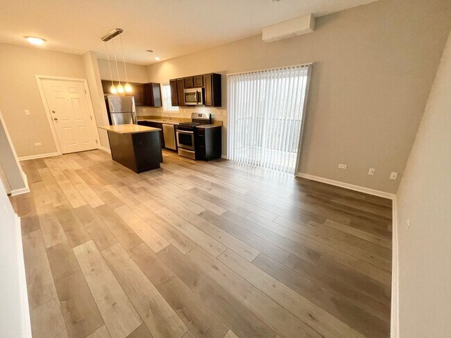 Foto del edificio - 811 E Main St