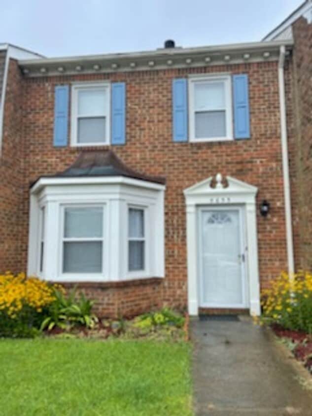 Primary Photo - 2 BED / 1.5 BATH TOWNHOME
