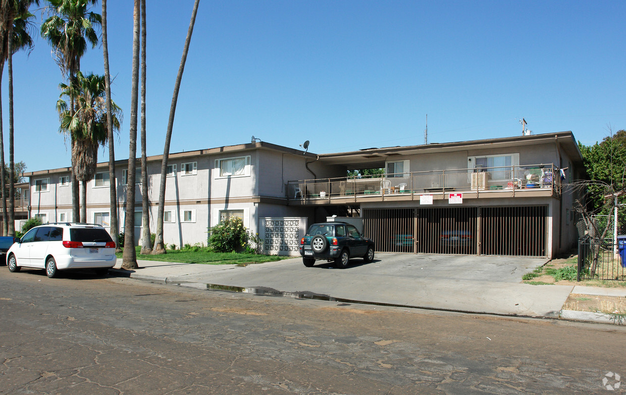 Building Photo - Fresno Palms Apartments