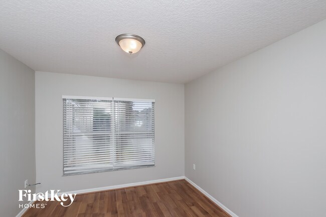 Foto del edificio - 1347 Armory Dr NE