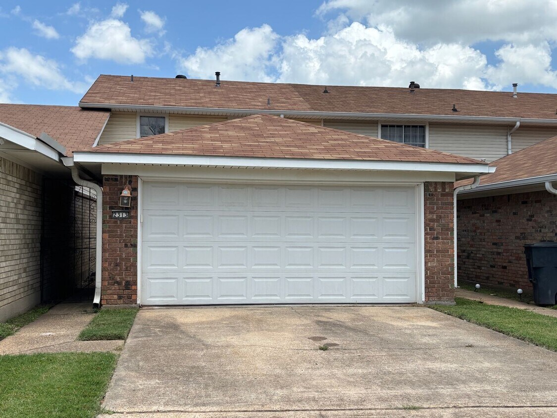 Primary Photo - MOVE IN READY! SPACIOUS TOWNHOME IN BOSSIE...