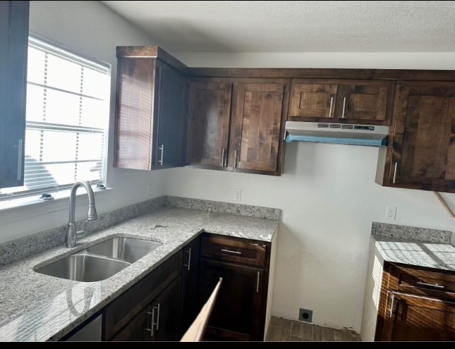 Building Photo - 1313 W Live Oak St