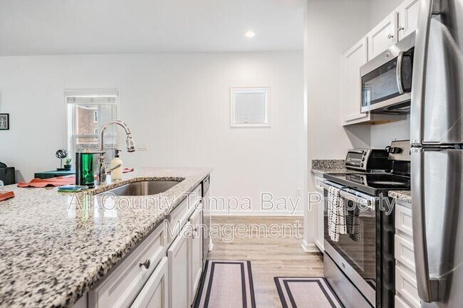 Foto del edificio - 2604 N Highland Ave