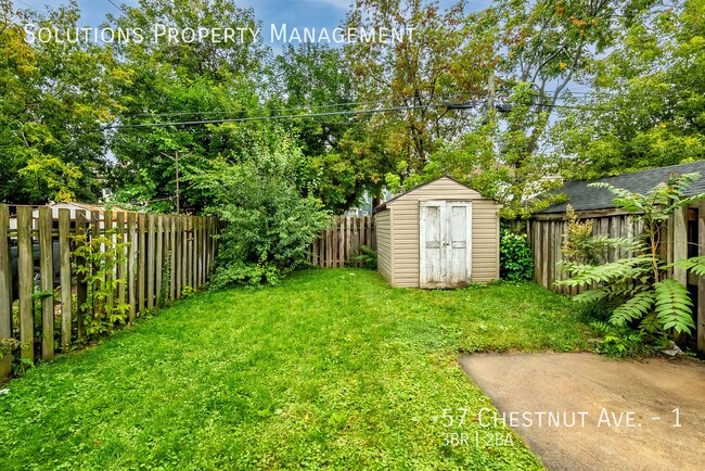 Photo du bâtiment - **Bright 3-Bedroom Home with Fenced Yard & Parking**