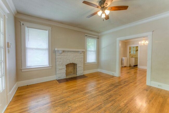 Photo - Charming 5BR/2.5BA Brick Bungalow in Vollintine-Evergreen House