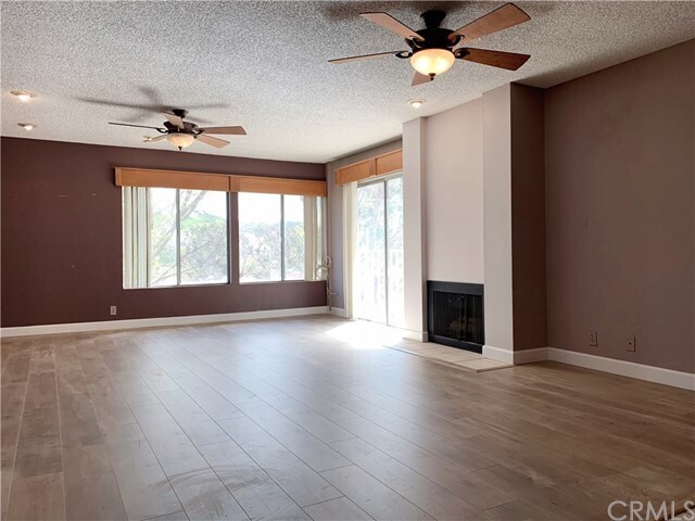 Building Photo - 901 Golden Springs Dr