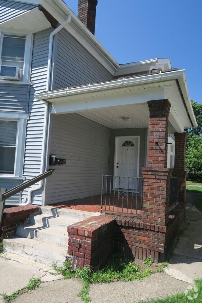 Building Photo - 334 University Ave