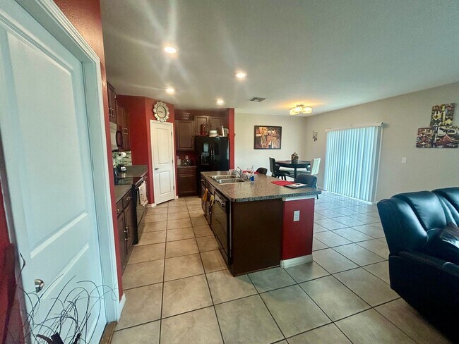 Building Photo - Beautiful 4-Bedroom Home for Rent in Wimauma, FL – Exceptional Value and Amenities