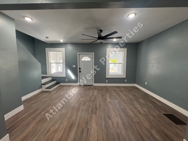 Building Photo - 545 Carplin Pl