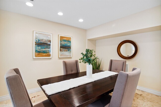 Foto del edificio - 3 br, 2 bath House - 248 Catalan Boulevard...