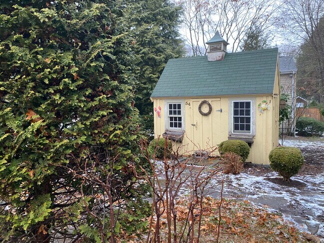 Cobertizo de patio trasero - 54 Bowden Ave