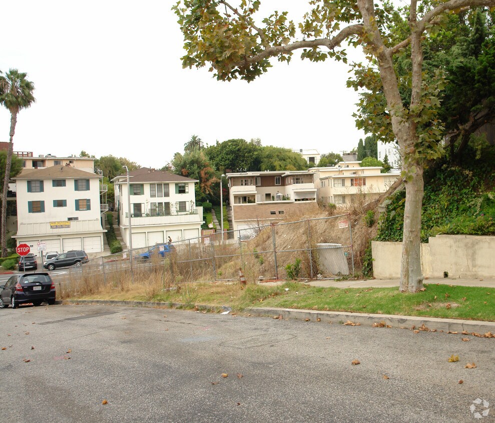 Building Photo - 1636 S Beverly Glen Blvd