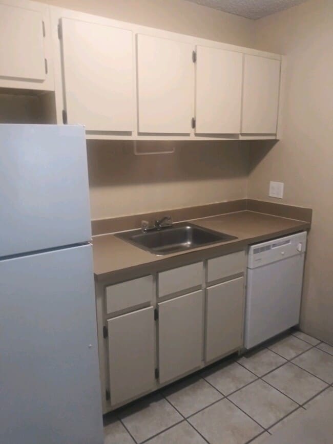 kitchen - 1860 My Pl
