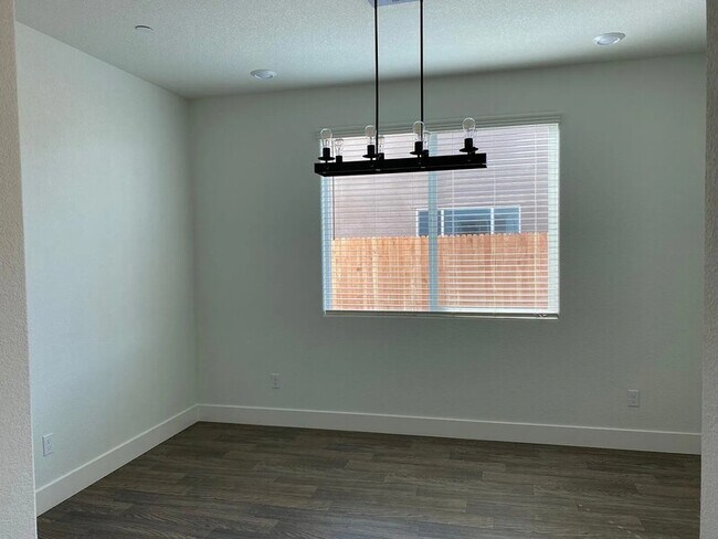 Building Photo - 2454 Fidalgo Wy