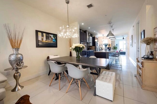 Dining - 10260 NW 63rd Ter