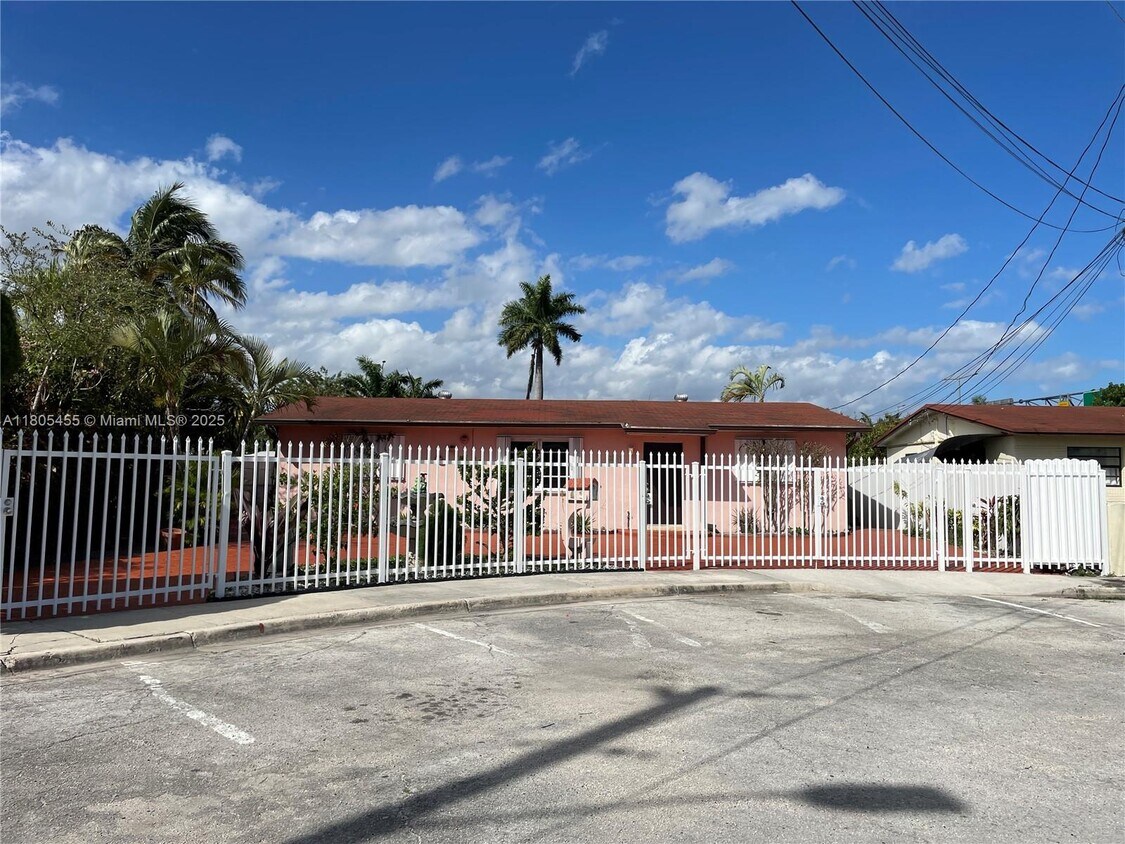 Foto principal - 3033 NW 11th Terrace