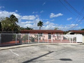 Building Photo - 3033 NW 11th Terrace