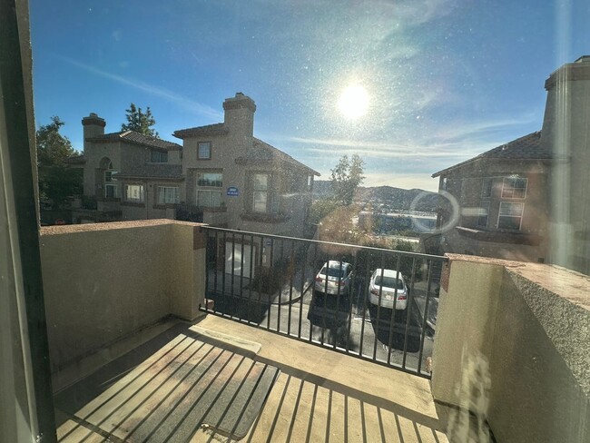 Foto del edificio - 2 bed 2 bath TOWNHOME CORONA HILLS