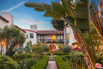 Building Photo - 1471 Havenhurst Dr Building Photo - 1471 Havenhurst Dr