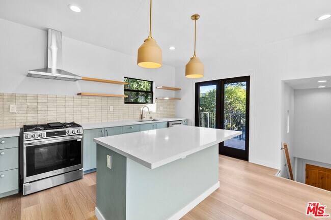 Foto del edificio - 8587 Rugby Dr