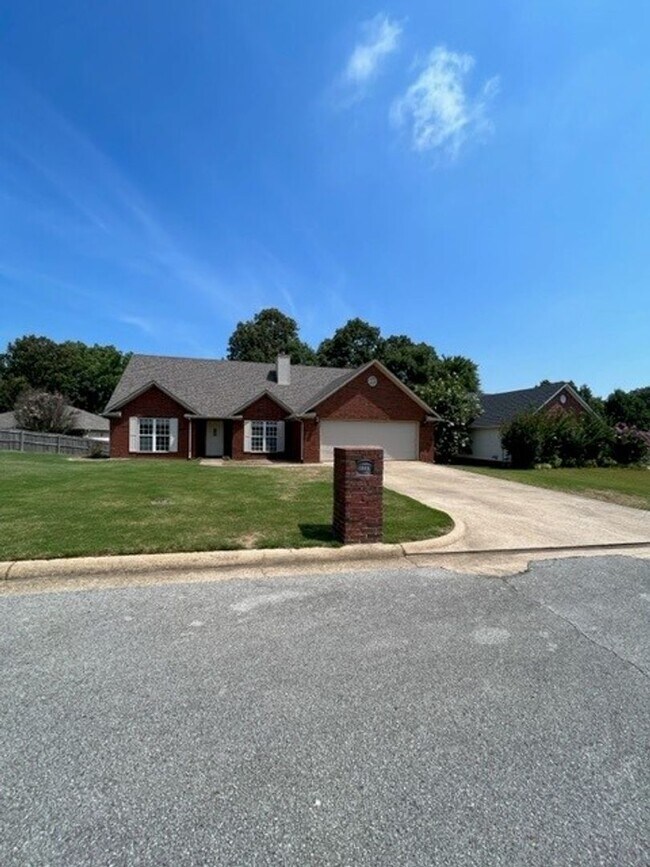 Foto del edificio - 3 Bed / 2 Bath in Hunters Ridge off of S. Culberhouse