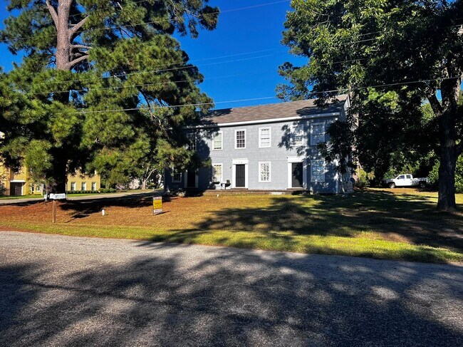 Building Photo - 108 N Gordon Dr