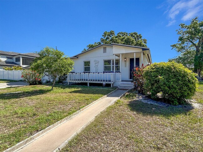 Foto del edificio - Fully Updated and Move-In Ready St. Pete Home – Minutes to Downtown & Beach - 2bed | 1bath
