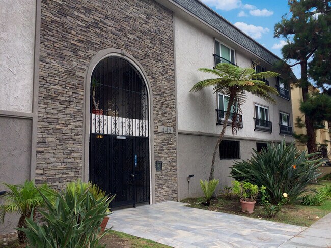 Boutique Condo Complex Blocks from Beach! - 445 Washington Blvd