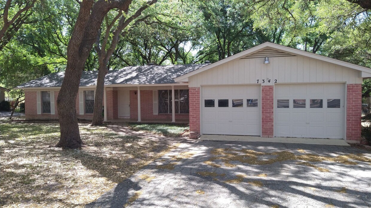 Foto principal - 7342 Shady Hollow Ln