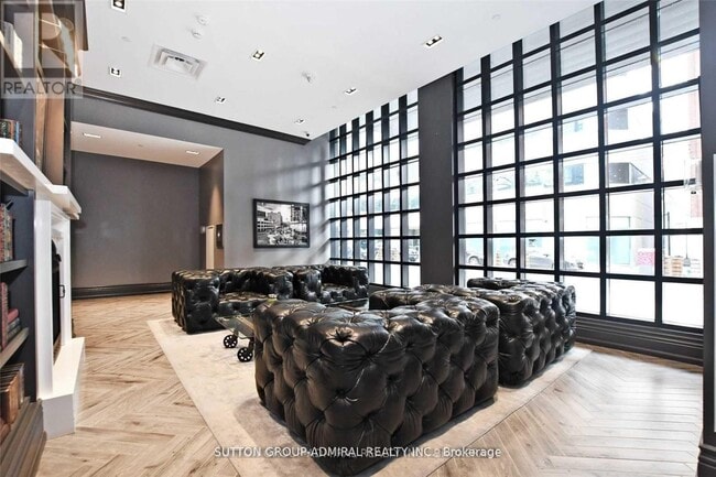 Photo du bâtiment - 608 Richmond St W