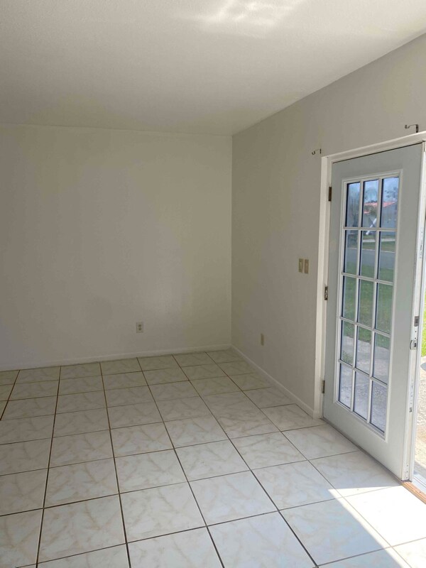 Foto del edificio - 315 Drake Elm Dr