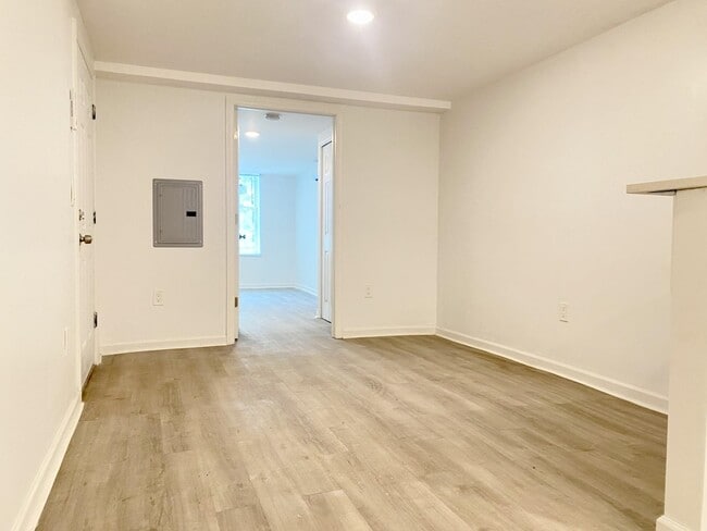 Building Photo - 205 8th St