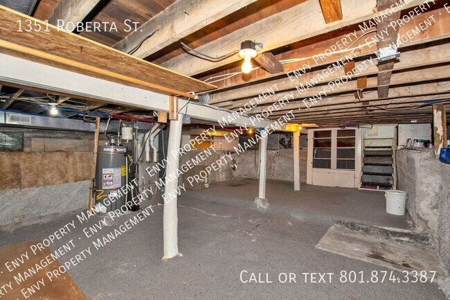 Foto del edificio - 1351 Roberta St