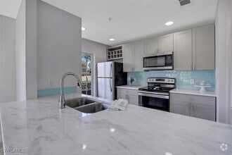 Building Photo - 9465 Ivy Brook Run