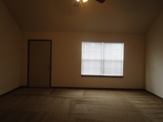 Building Photo - 509 Glenstone Dr