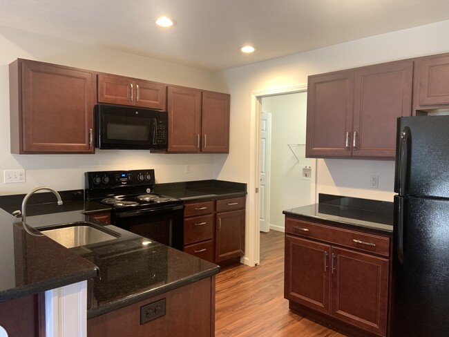 Fully Equipped Kitchen - 5220 Old Zuck Rd